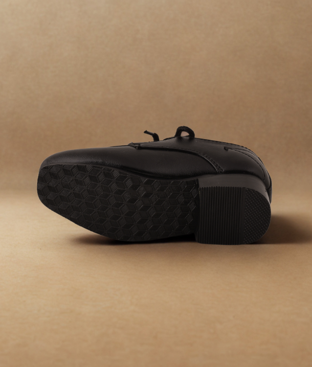 William Black Shoes For Kids in Matte Black - Harpers
